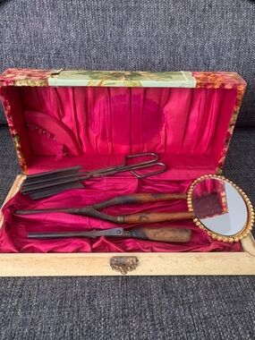 Vintage Grooming Set with Beaded Mirror - Pink Lined Case